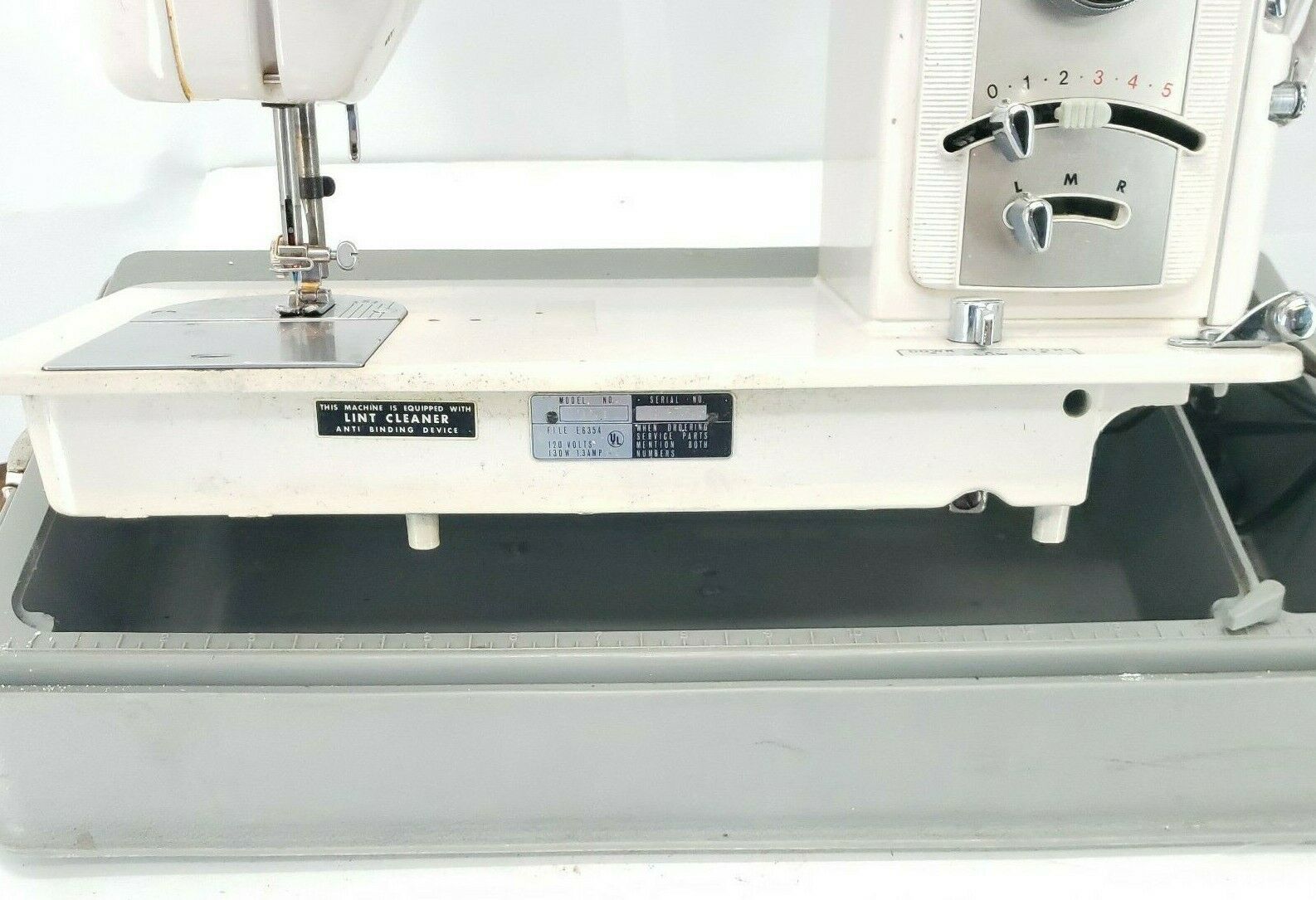 Vintage Lightweight WHITE 951 ZigZag Sewing Machine Machines