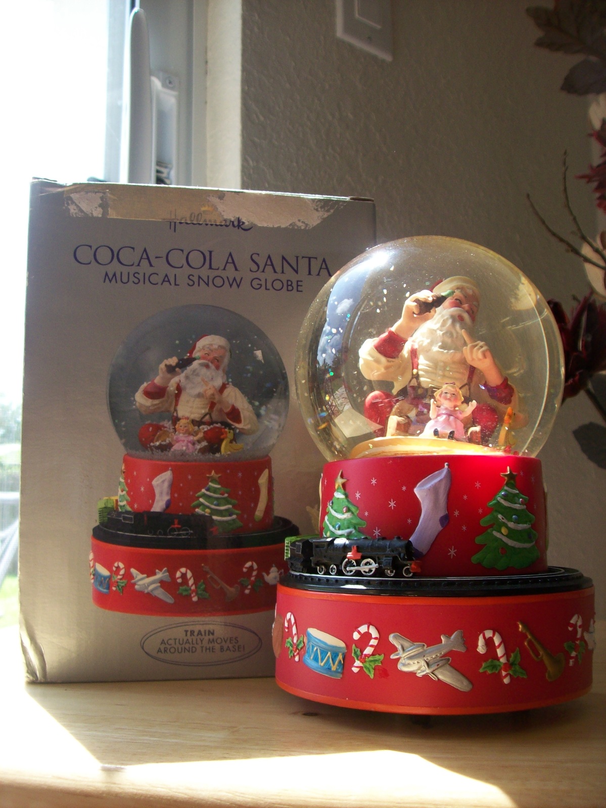 2001 Hallmark Coca Cola Musical Santa Musical Snow Globe - Other