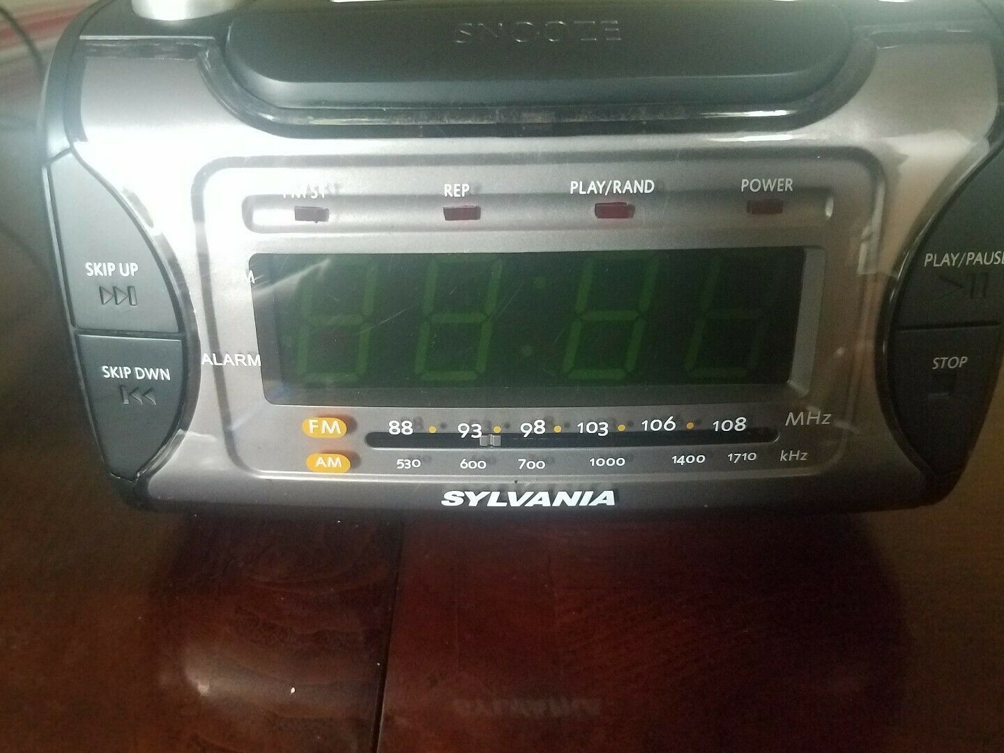 Sylvania Am/FM Stereo Compact Disc Clock Radio Alarm Clocks & Clock