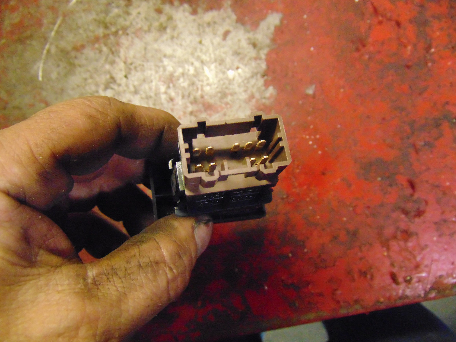 07 06 Saturn VUE oem hazard warning flasher light switch button