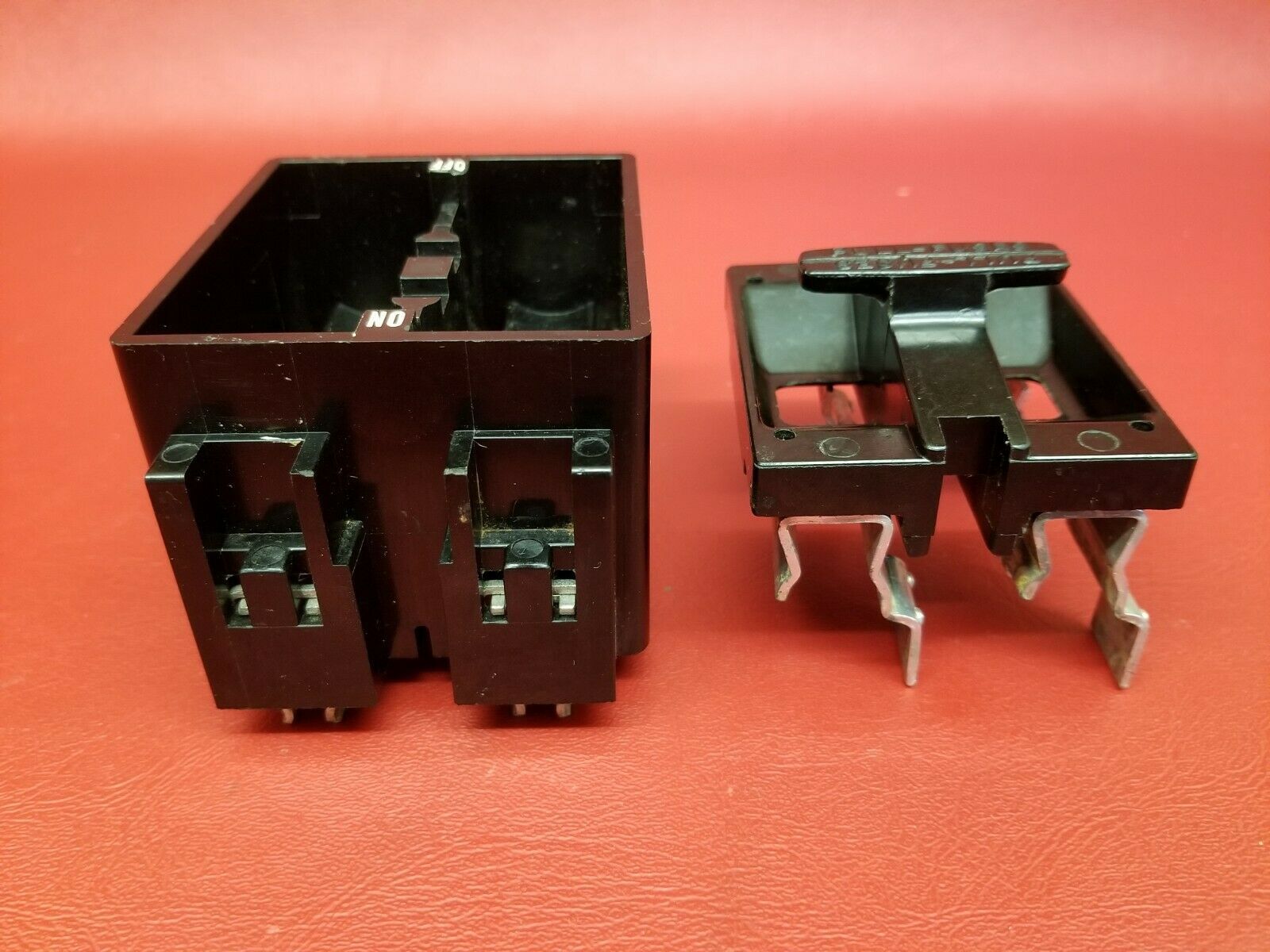 Square D FPS260 60 Amp Fuse Base N224032 FUSE PULL OUT FUSE HOLDER