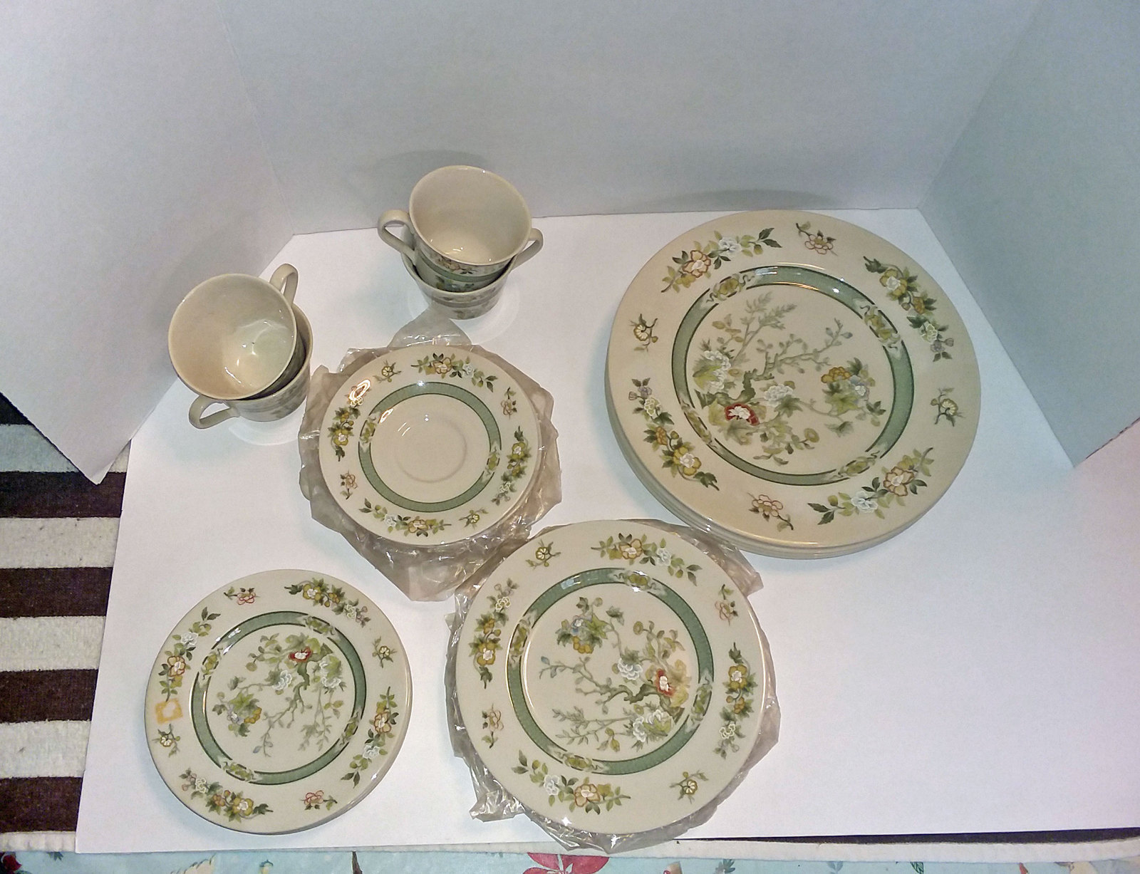 Royal Doulton Fine China Tonkin TC1107 pattern 20piece set, service