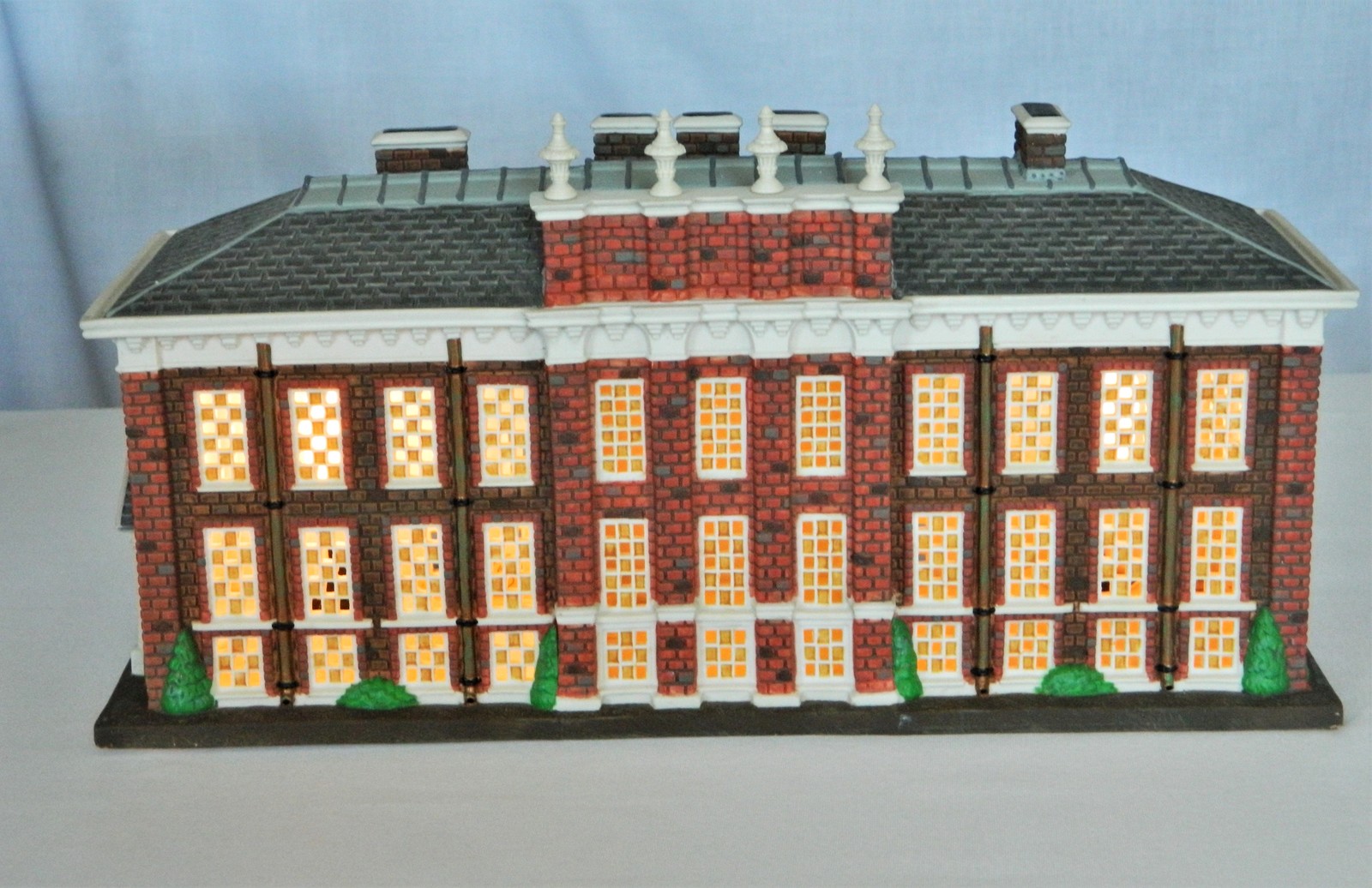 Dep. 56 Christmas Lighted SetHeritage VillageDickens Series