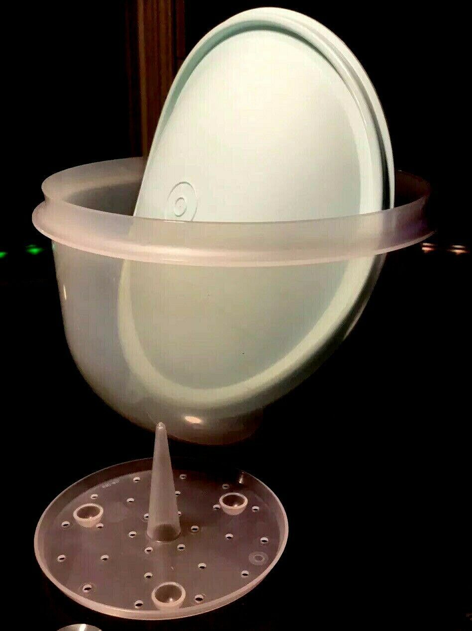 TUPPERWARE NEW VINTAGE STOCK Lettuce Keeper Bowl With MINT Green Lid