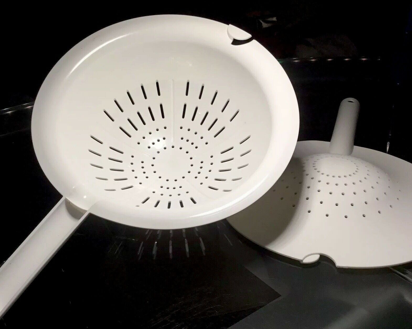 NEW VINTAGE Tupperware 2 piece double strainer/colander with handle Bowls