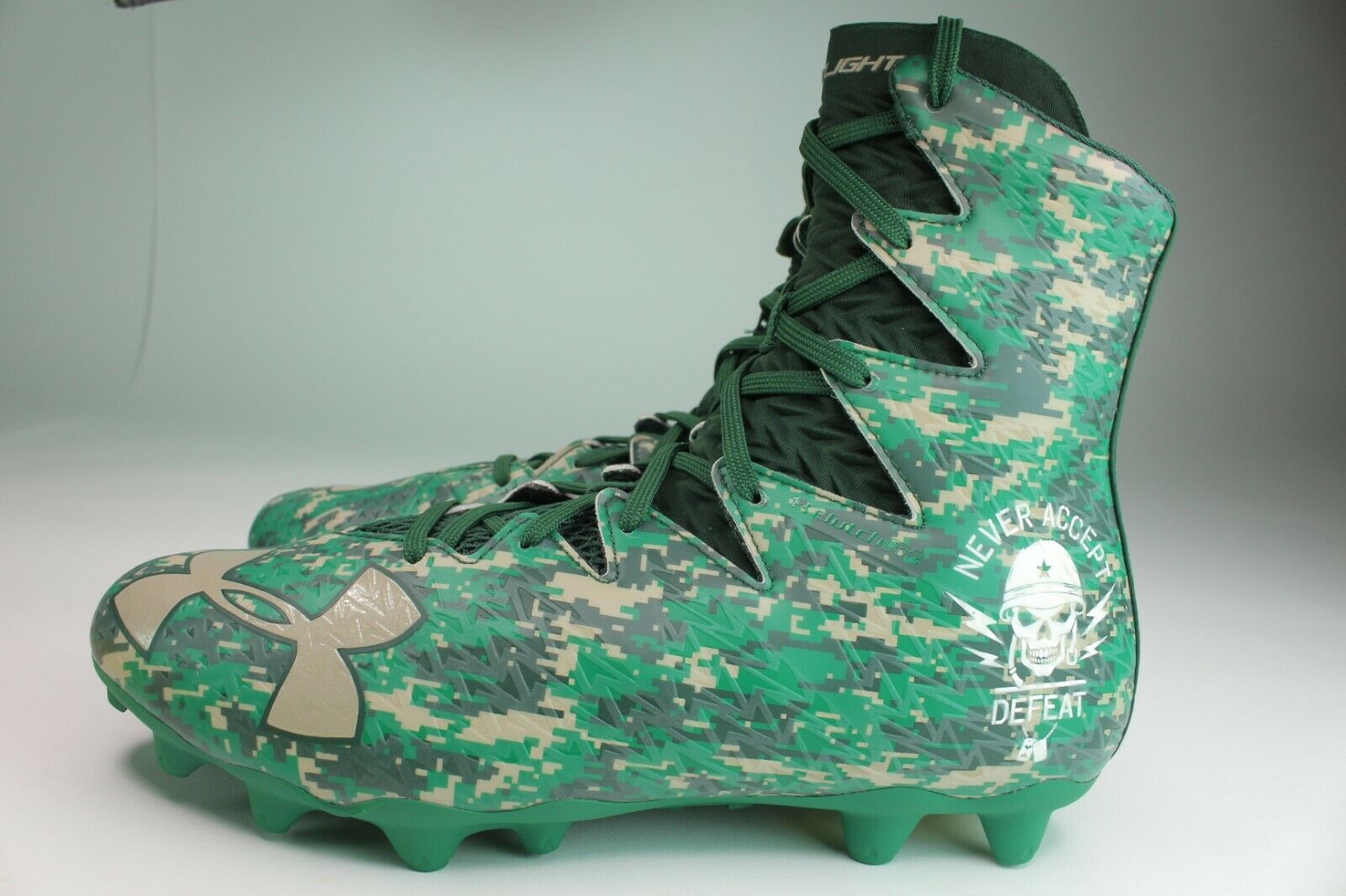 NEW Mens Under Armour Highlight MC LE Football Cleats Silver/Gold Size 10 M 