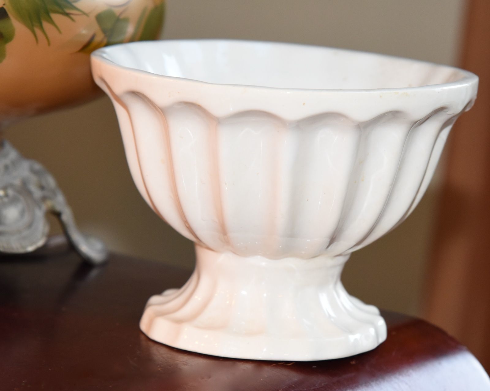 VINTAGE VASE COMPOTE RIBBED MELON ROUND MATTE WHITE CERAMIC USA 4.75" H