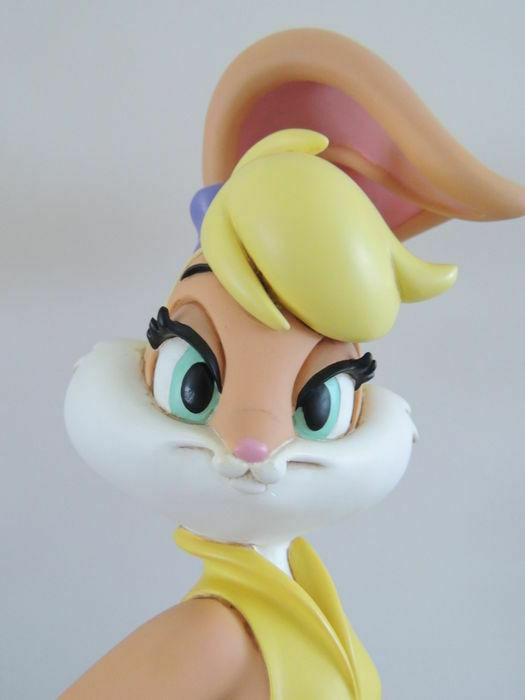 lola bunny figure