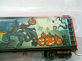 Atlas Trainman # 20006765 Halloween Special 40' Plug Door Boxcar HO Scale image 3