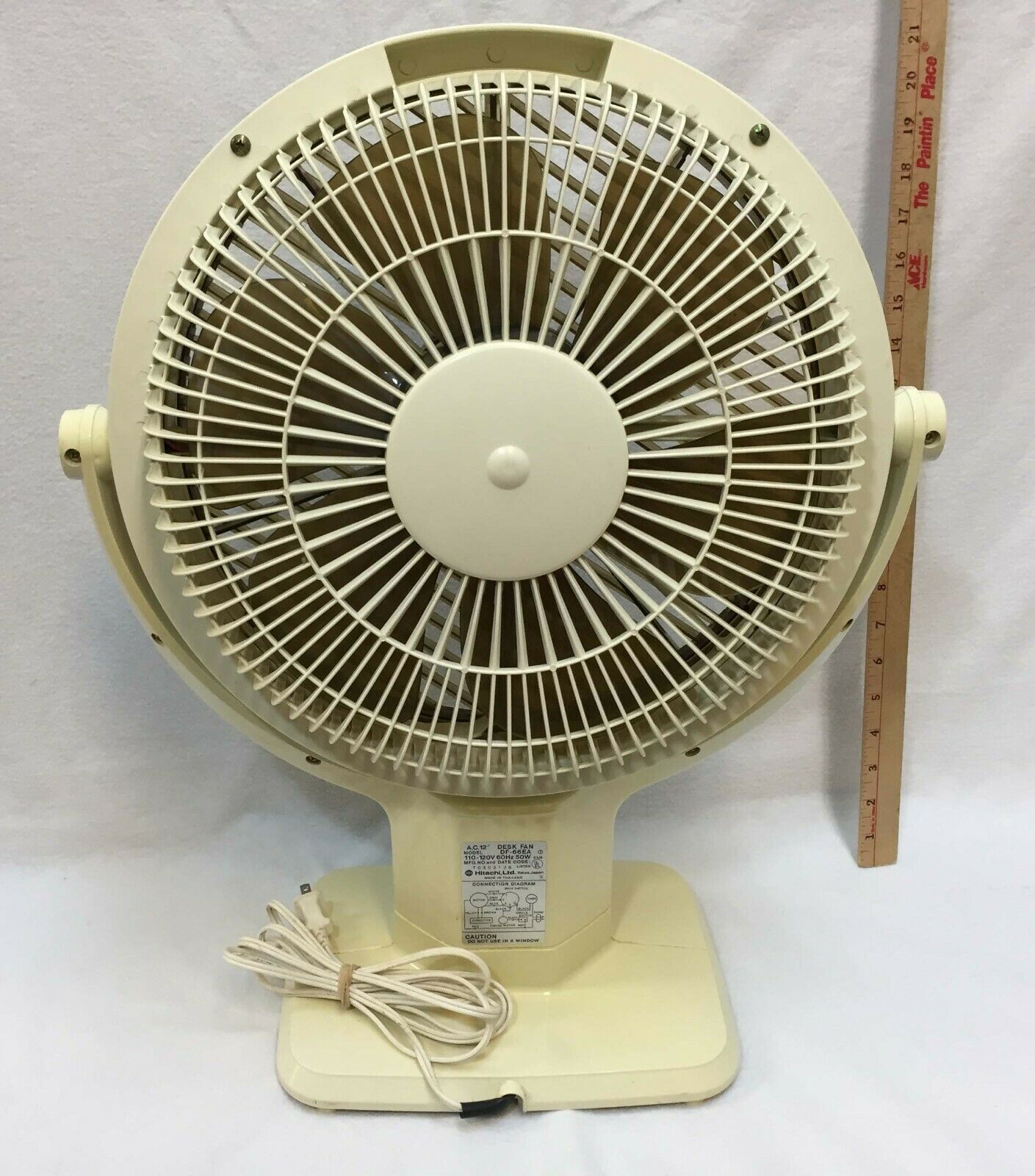 A.C. 12 Retro HITACHI Fan DF-66EA Oscillating Desk Fan Cream Colored 