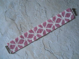 Bracelet: Pink &amp; White Flower Motif, Peyote Stitch, Tube Clasp - $39.00