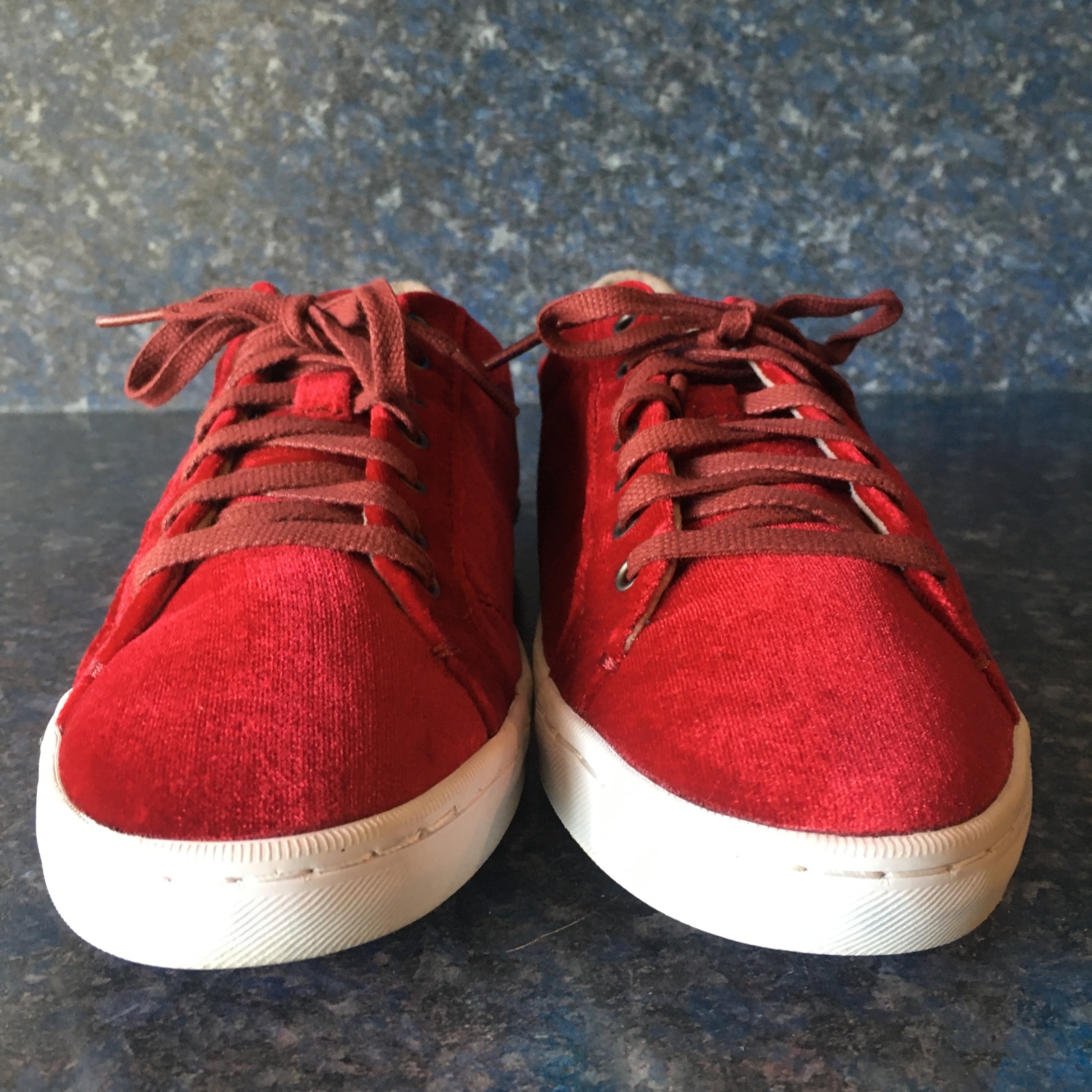 guess gold shoes