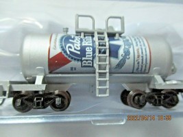 Atlas Trainman # 50005638 Pabst Blue Ribbon Beer Can Tank Car N-Scale image 1