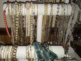 Huge Lot Costume Jewelry - 43 Lbs!!!  Necklaces, Bracelets, Rings, etc. image 11