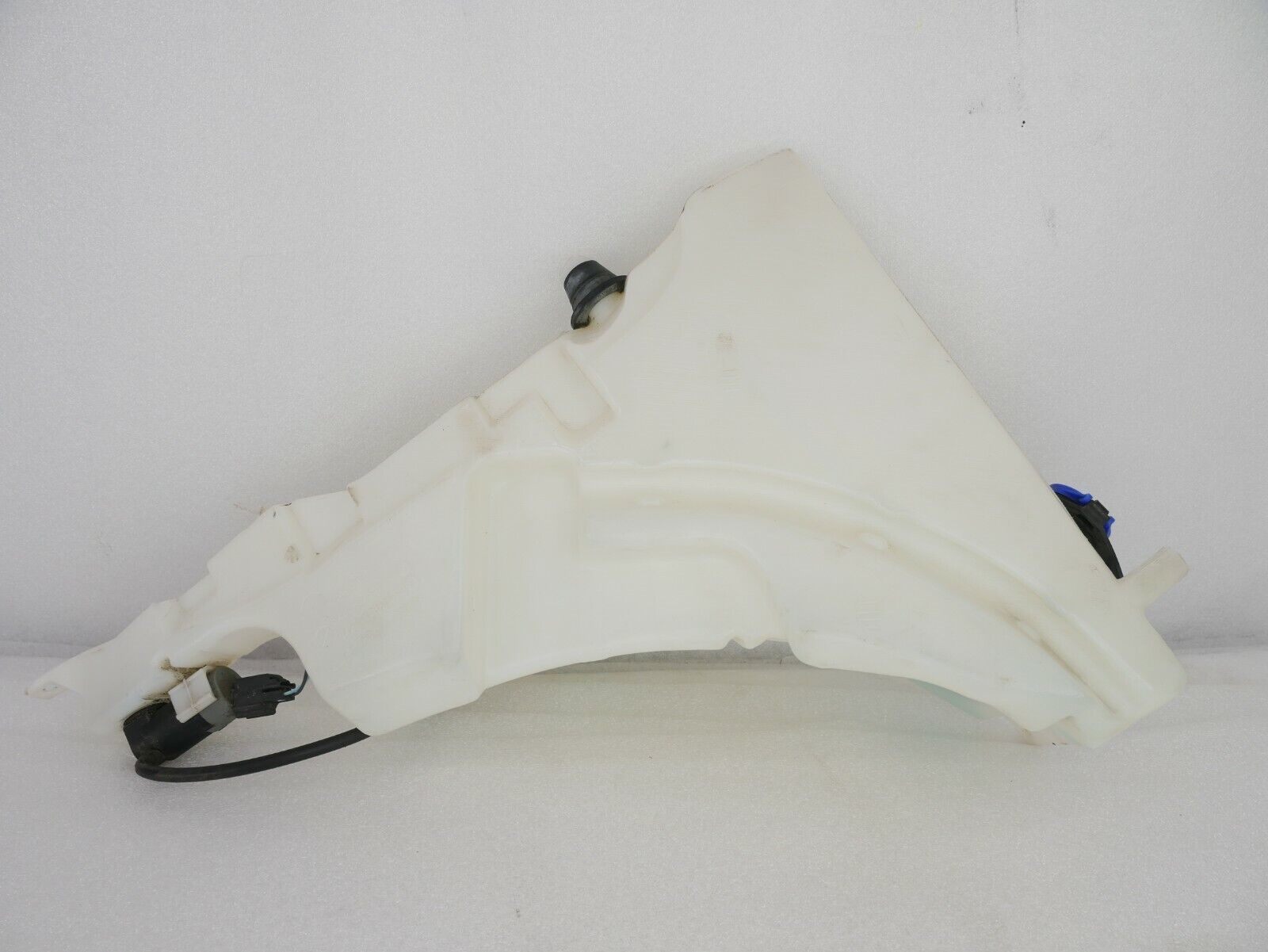 2009 2012 JAGUAR XF WINDSHIELD WASHER FLUID RESERVOIR TANK W/HEADLAMP
