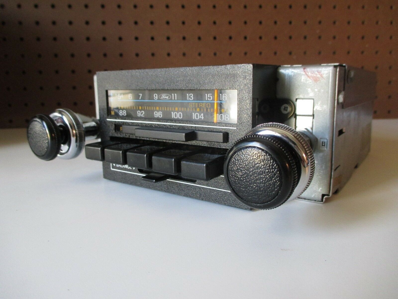 197984 Ford AM FM Stereo Radio for Ford cars/trucks Dash Parts