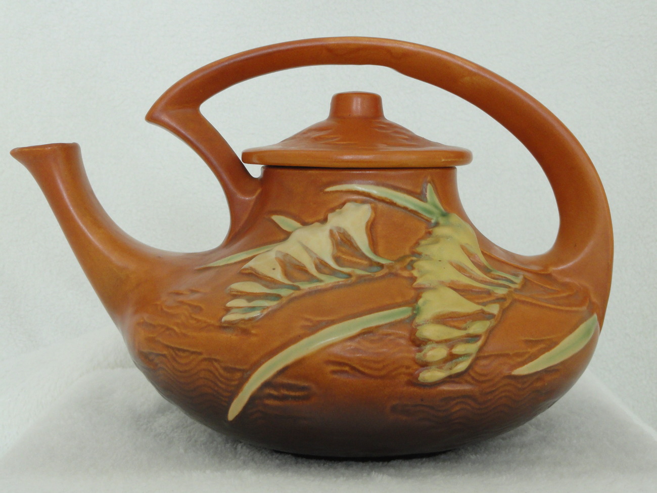 Roseville Tangerine Brown Freesia Tea Set With Lidded Teapot Sugar