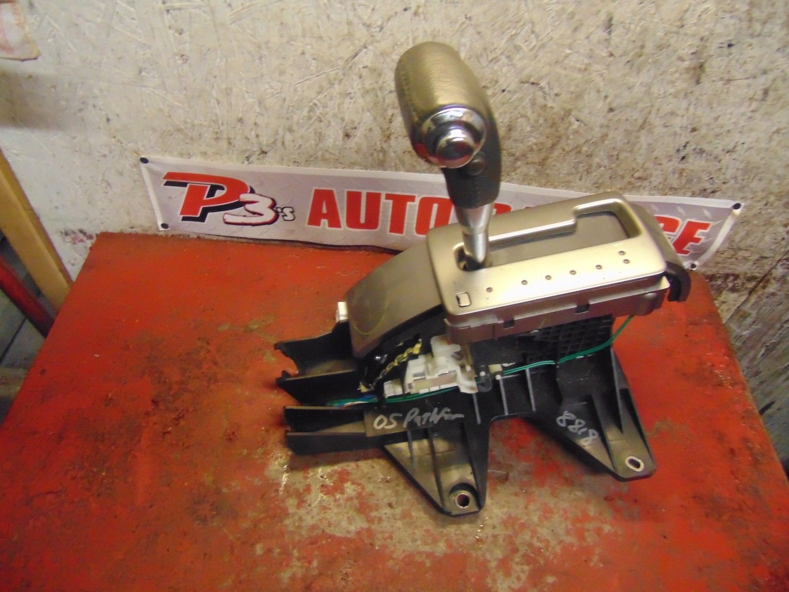 07 06 05 Nissan Pathfinder oem automatic transmission shifter assembly