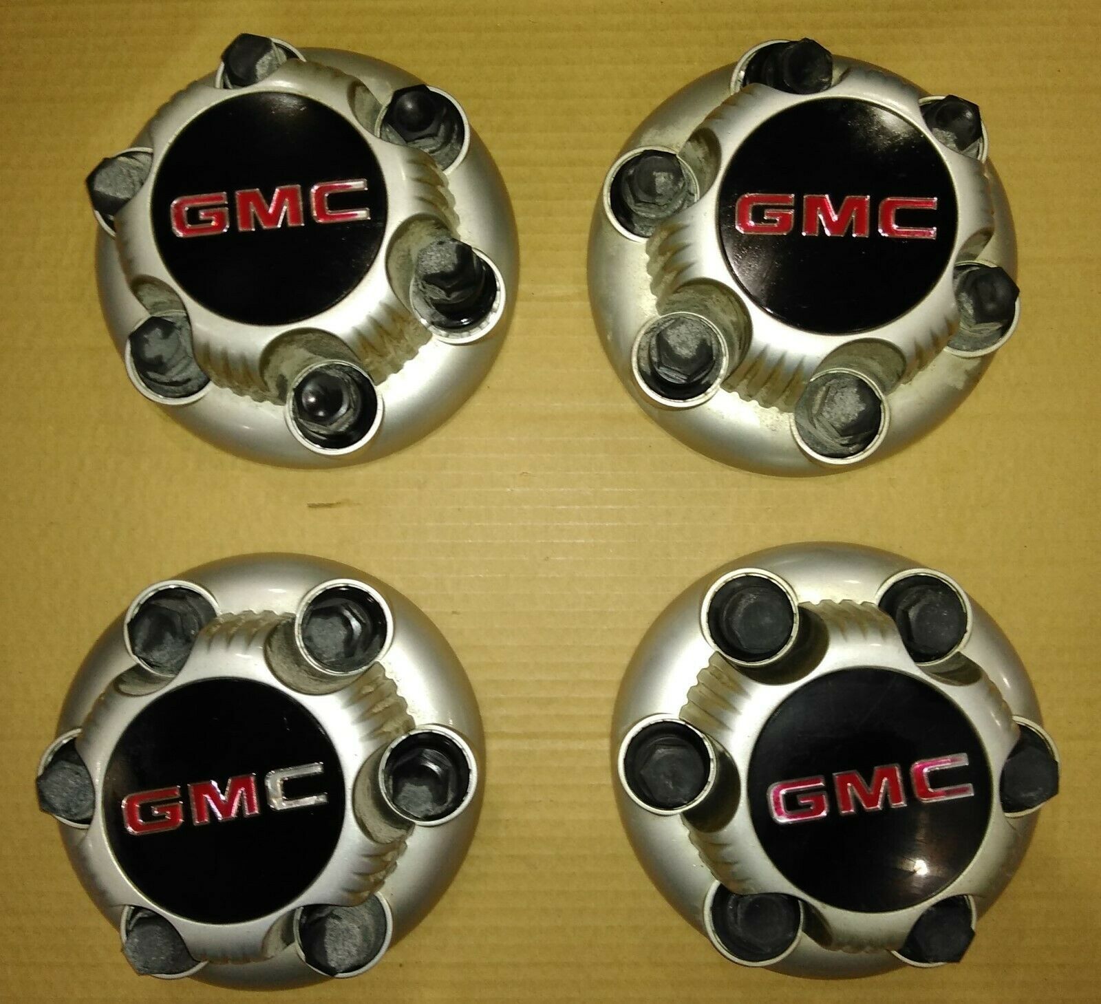 2004-2007 FACTORY GMC YUKON SIERRA WHEEL CENTER CAP P//N 9594521 GENUINE