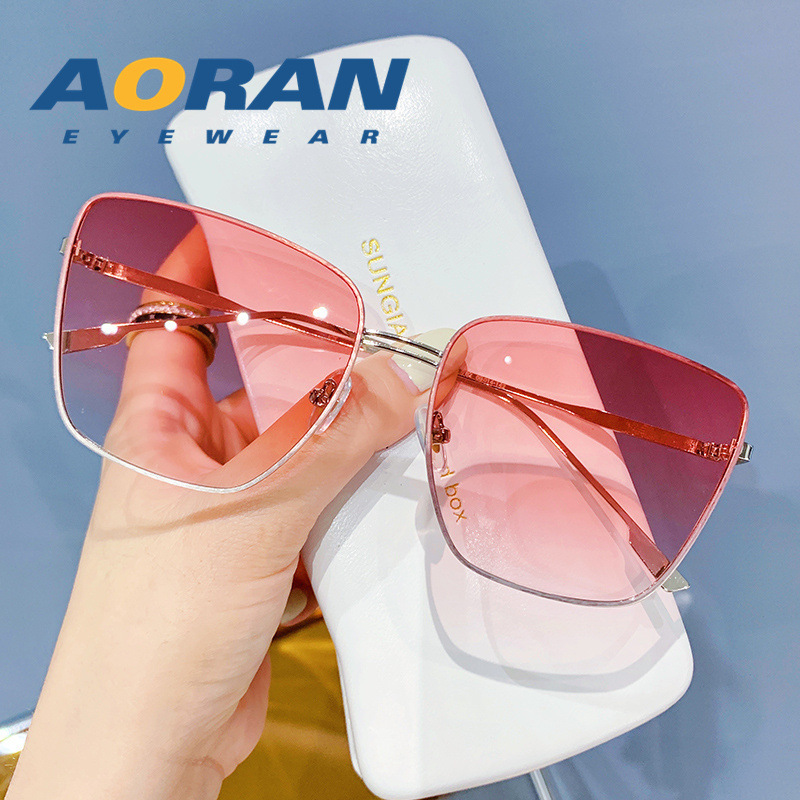 Retro Polarized Sunglasses for Men and Women UV Protection LVL-555