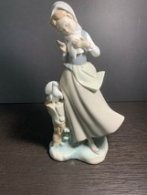 Lladro : Girl With Doves #4915 With Original Box -Mint - $59.77