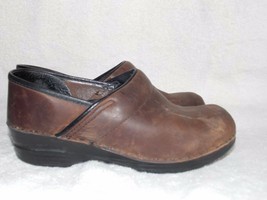 Dansko Brown Oiled Brown Leather Slip On MULES Clogs Shoes For Women 37/7 Used - $39.59