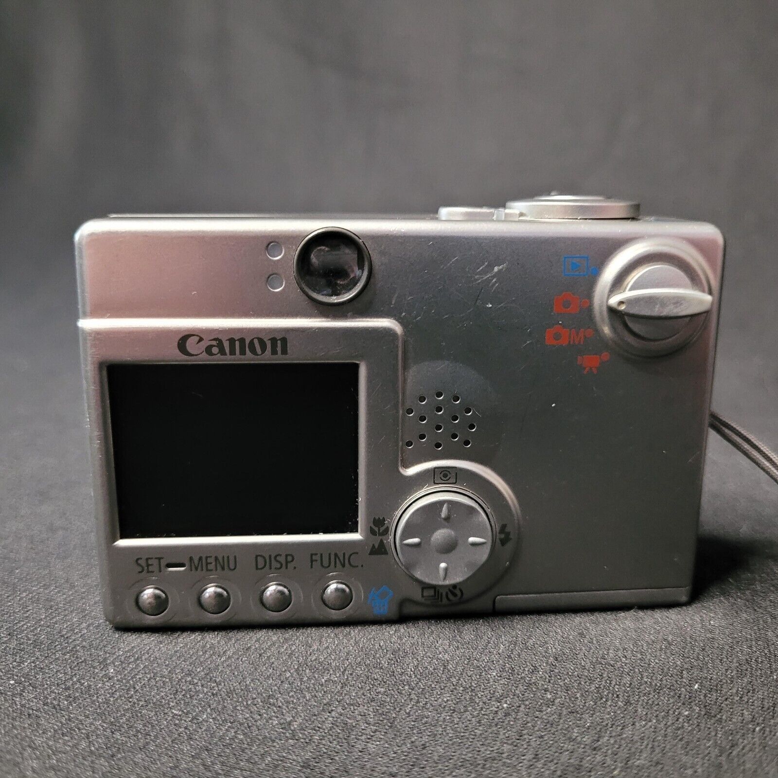 Canon PowerShot 3.2mp SD100 Digital Elph Camera With Battery & Case