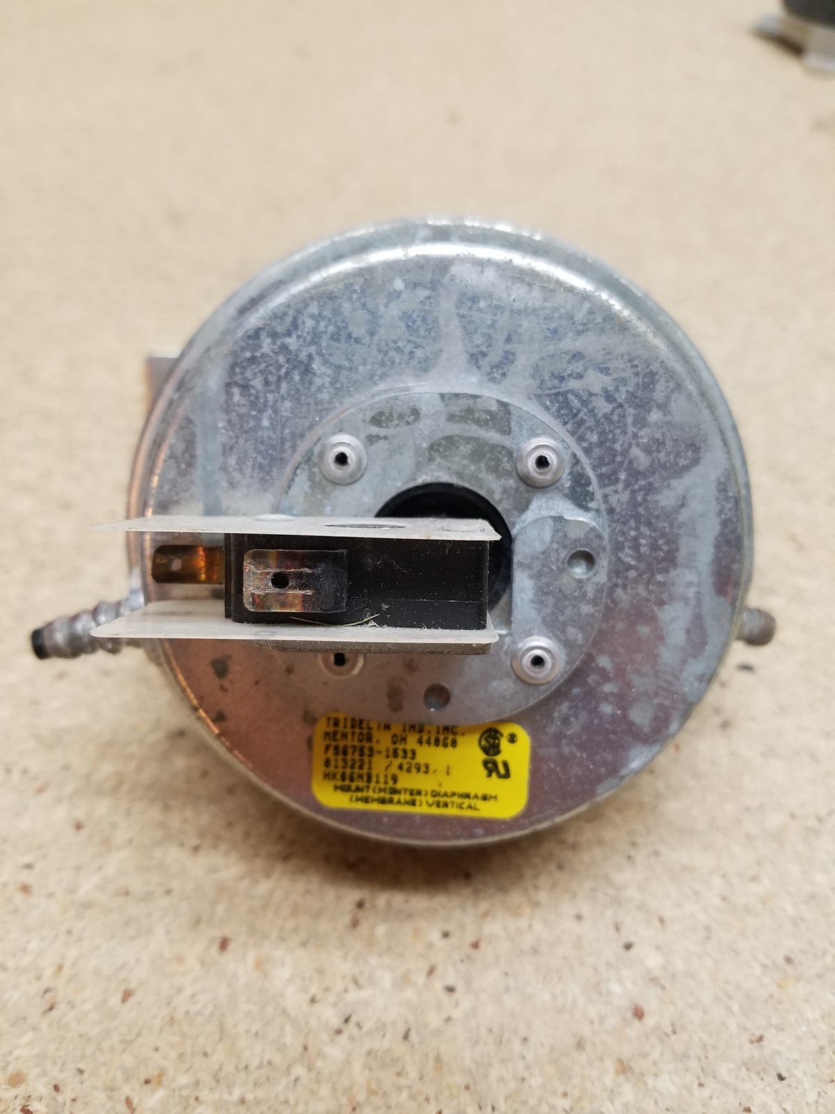 Carrier Bryant Payne oem furnace pressure switch HK06NB119 FS67531533