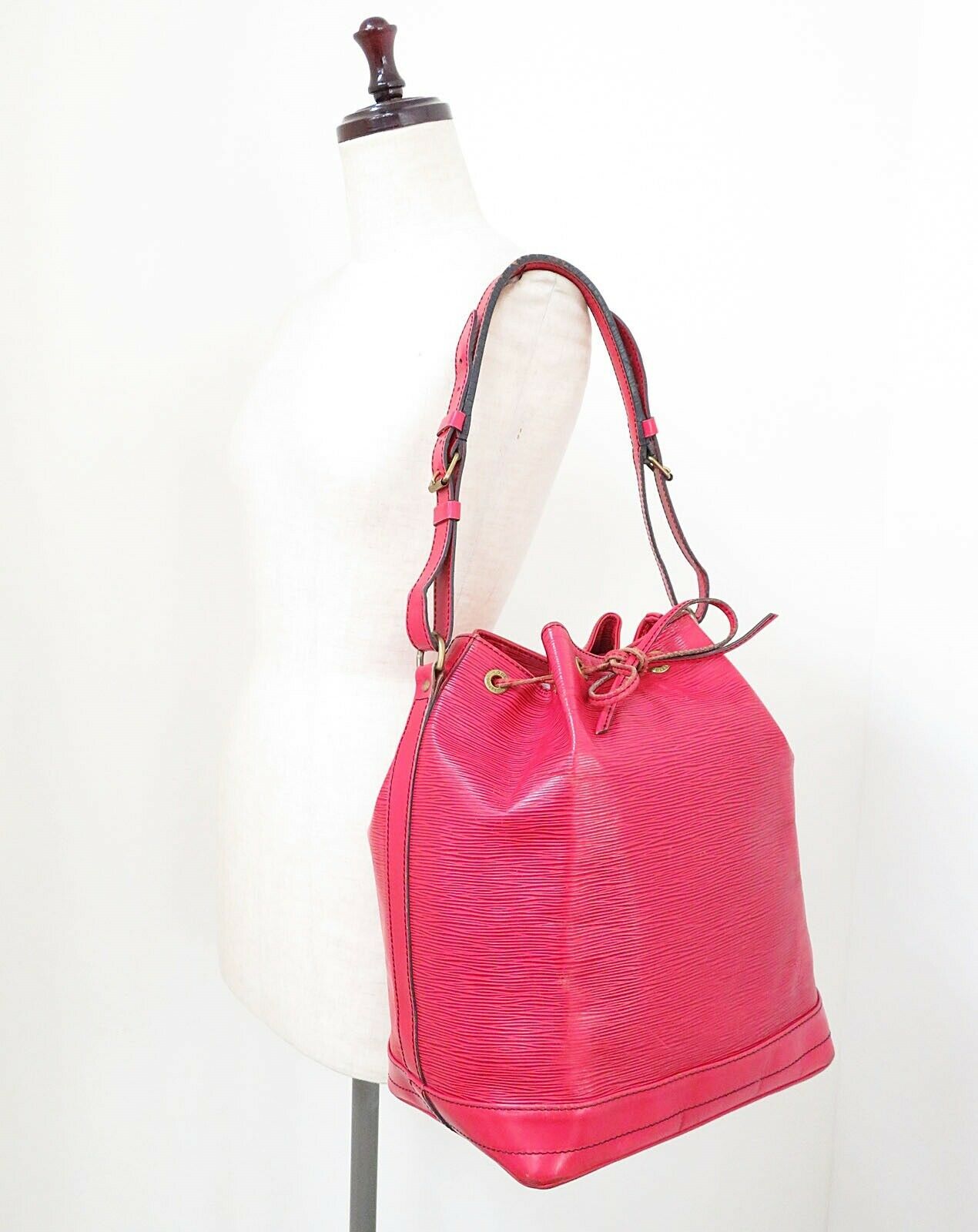 Authentic LOUIS VUITTON Noe Red Epi Leather Shoulder Tote ...