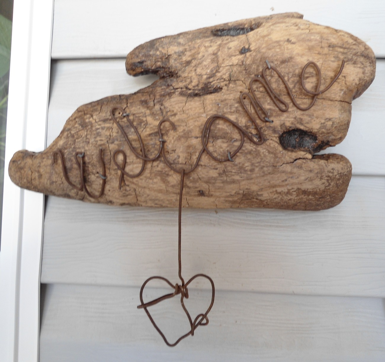 Rustic Driftwood Welcome Sign WELCOME rusty wire - Home ...