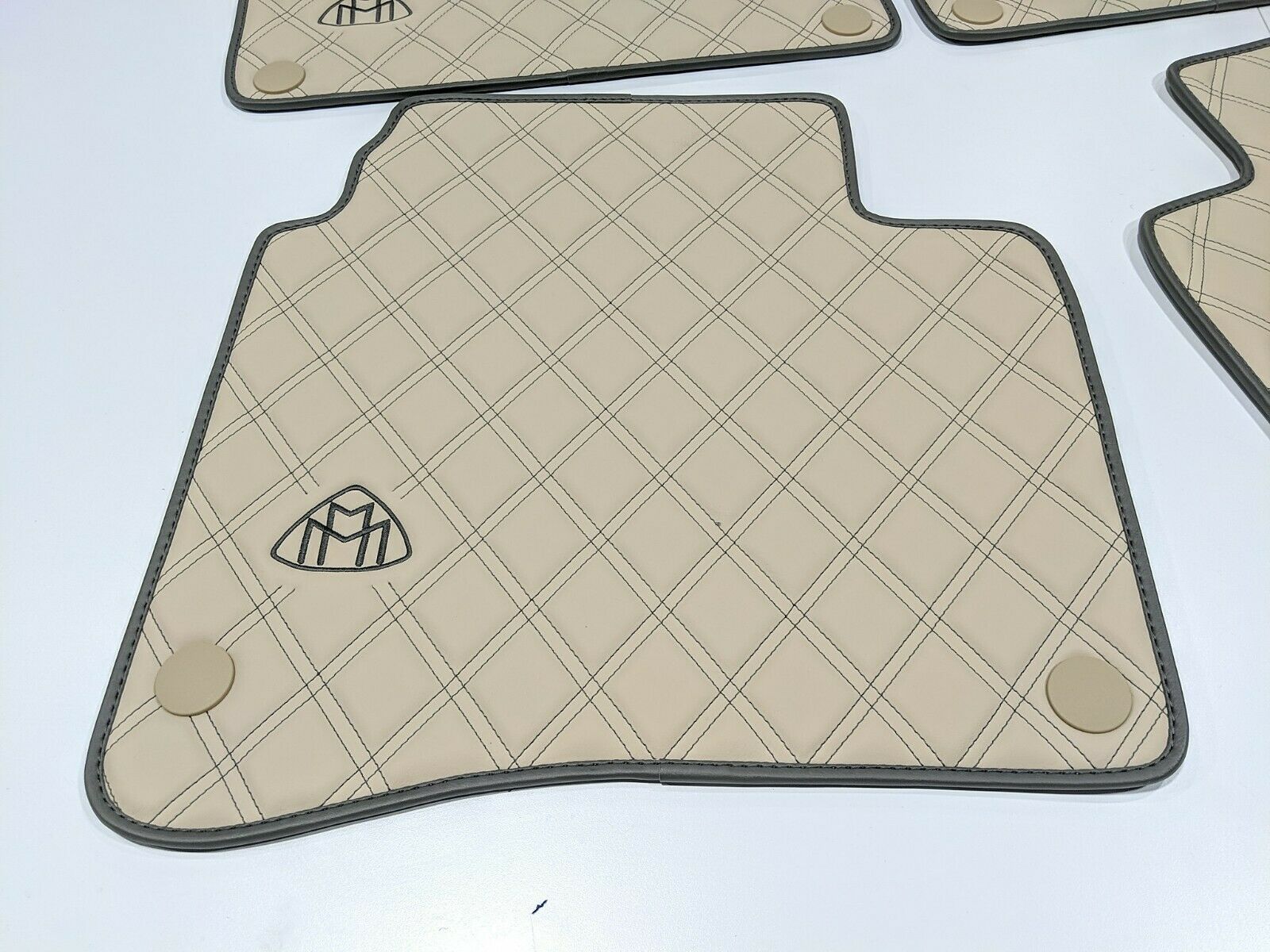 Mercedes Maybach S550,S600 Silk Beige/Black Floor Mats with Pillows