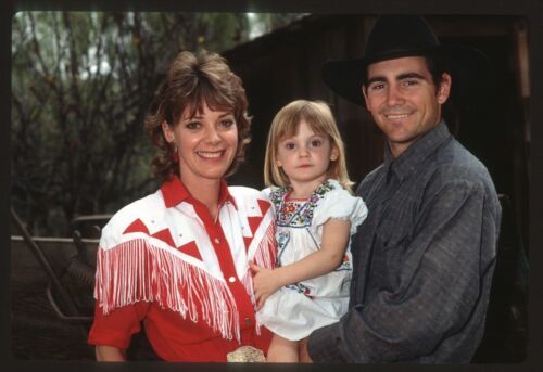 1989 ANNE LOCKHART, HUSBAND & DAUGHTER Original 35mm Slide Transparency ...