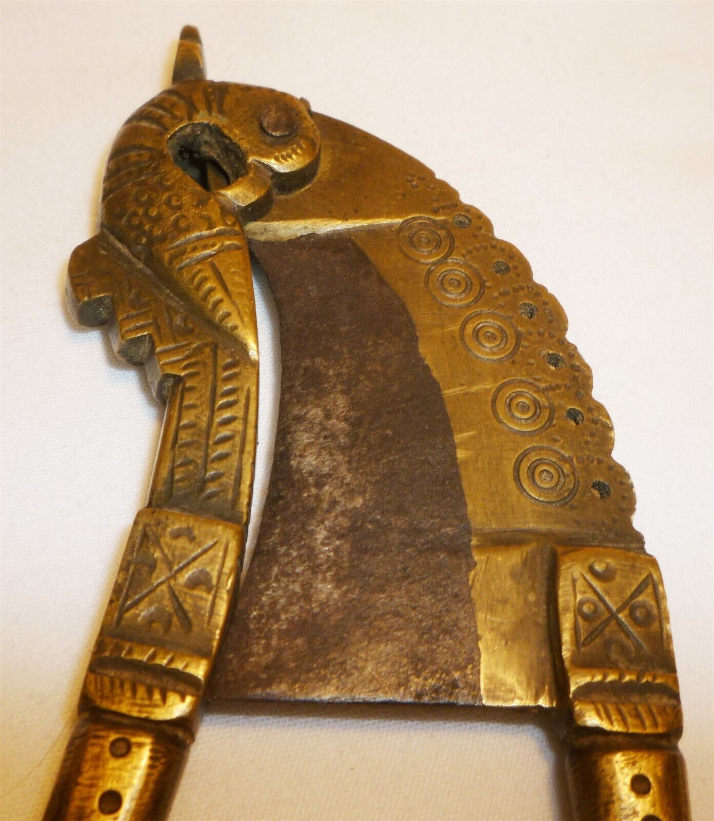 ANTIQUE COLLECTIBLE SOLID BRASS BRONZE ORNATE TABLE TOP CIGAR CUTTER