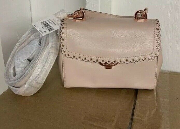 ava extra small scalloped