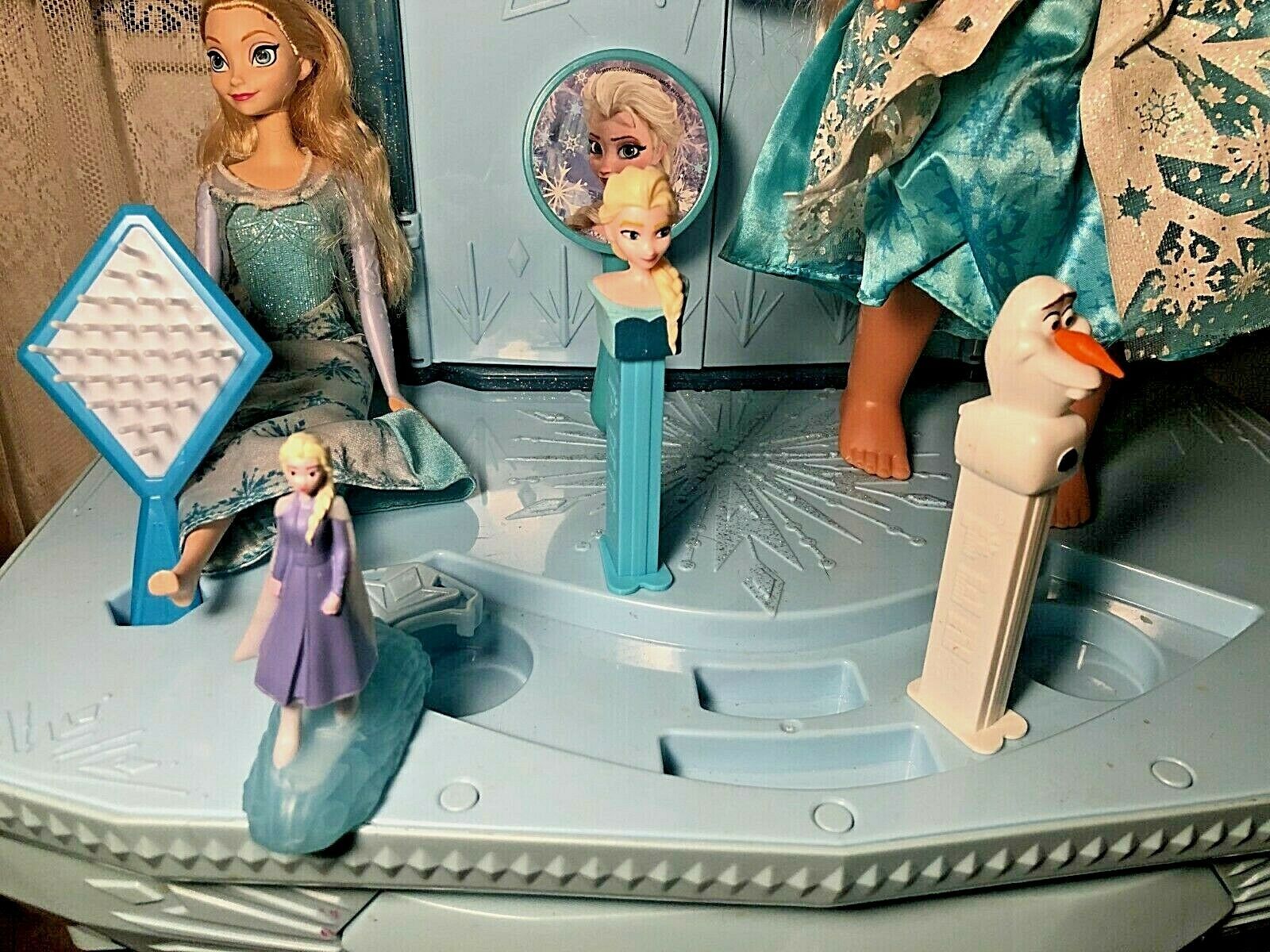 frozen toy vanity