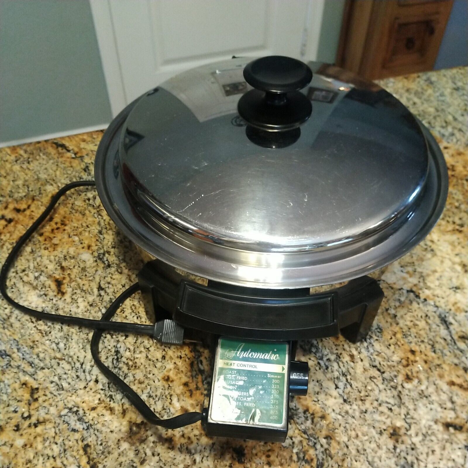 Westbend Electric Skillet Liquid Core Stainless Steel 27884, 900 Watts