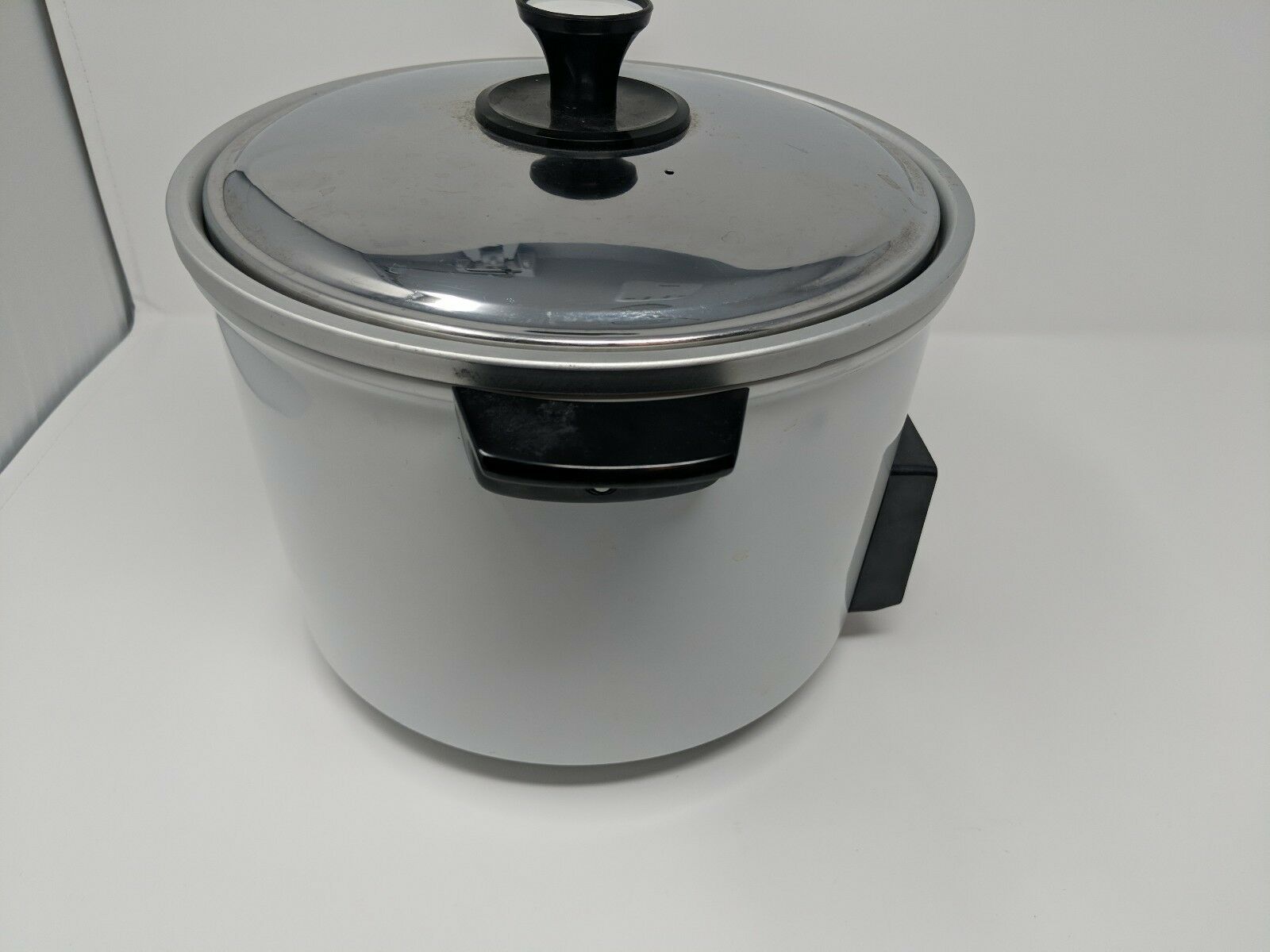 Hitachi ChimeOMatic Automatic Rice Cooker Food Steamer 8.3 Cup RD