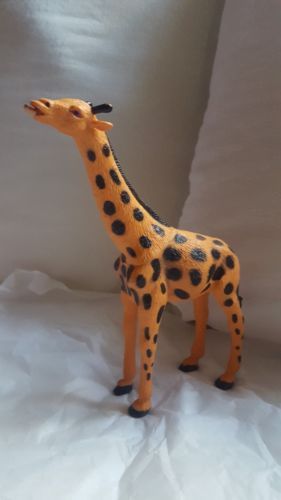 giraffe figurine toy