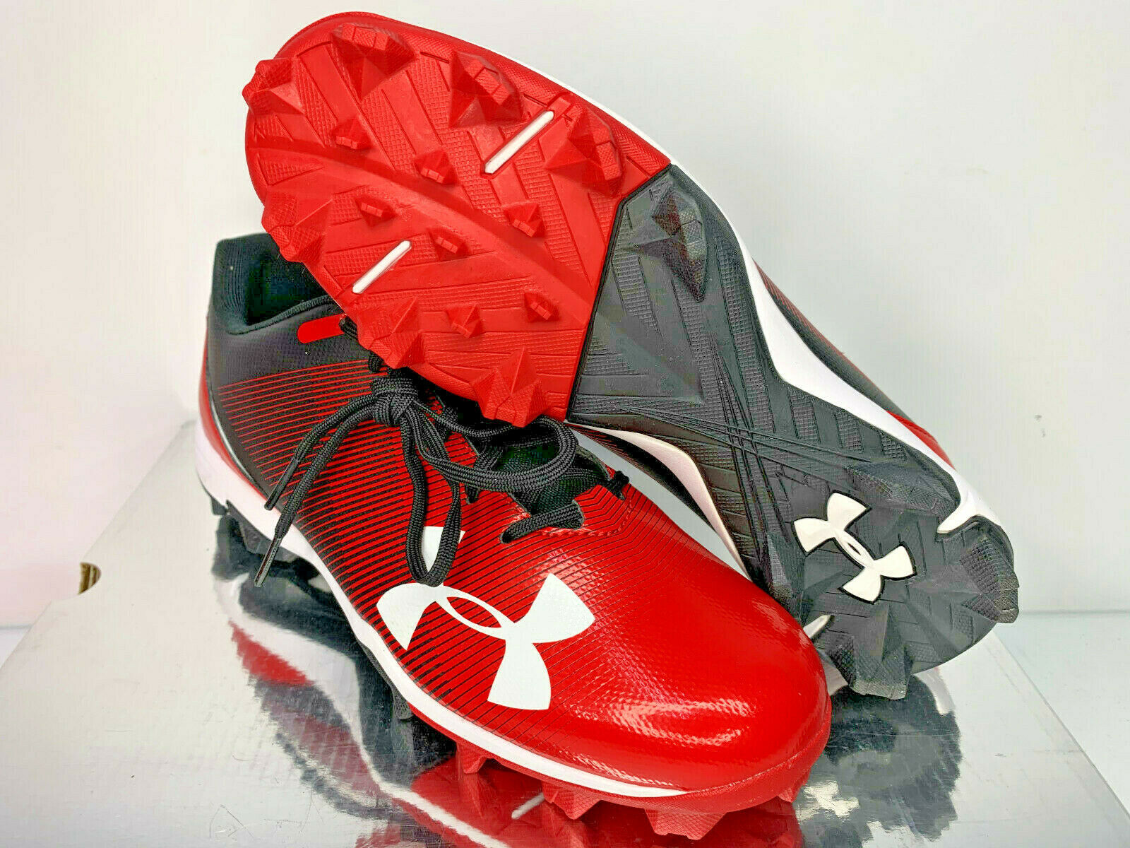 mens size 9 baseball cleats