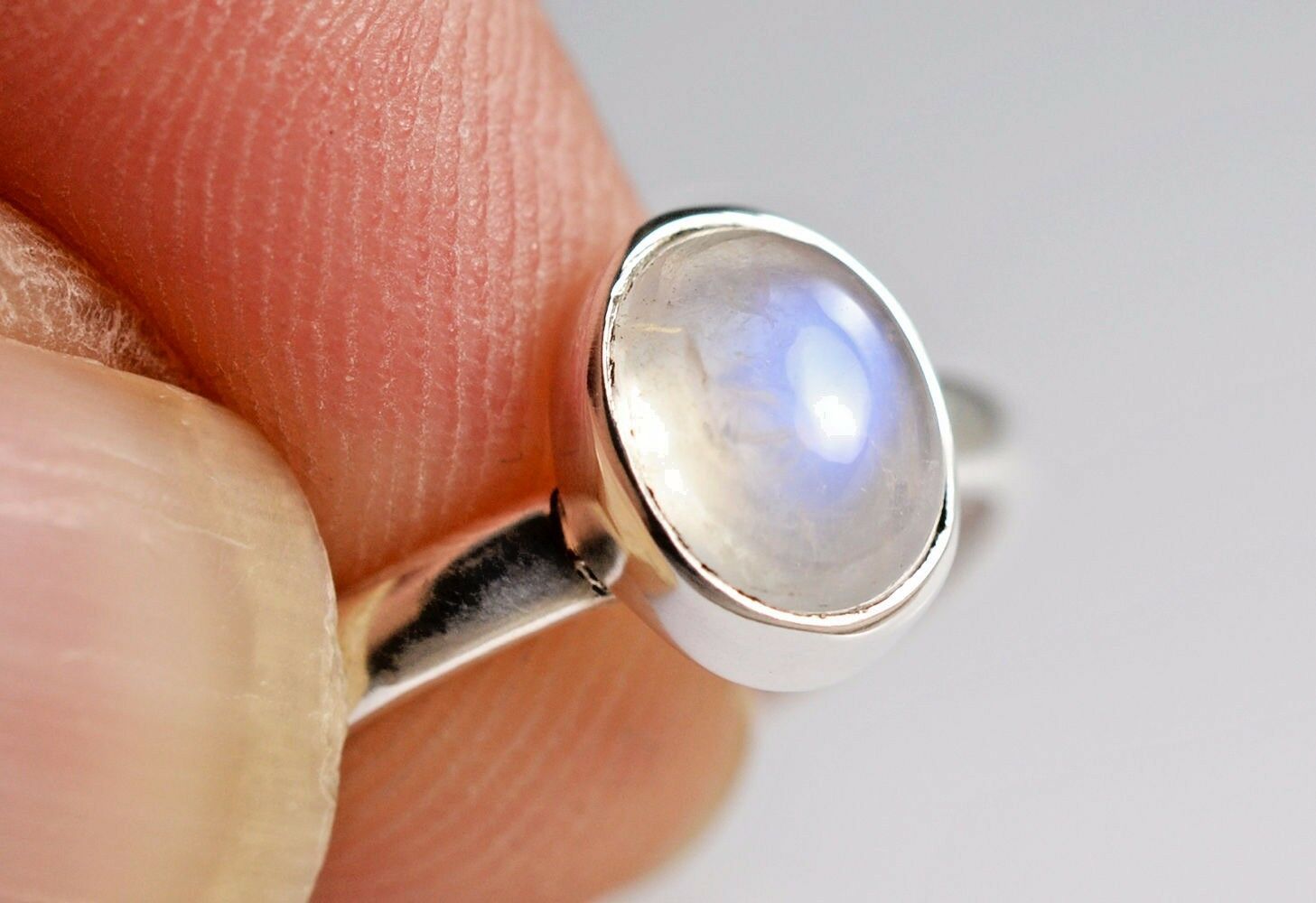 Rainbow Moonstone Ring 925 Solid Sterling Silver Handmade Jewelry (US-RBM-018)