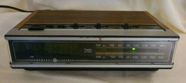Vintage General Eléctrico Modelo 7-4675A Am/Fm Radio Despertador Probado Obras - $26.29