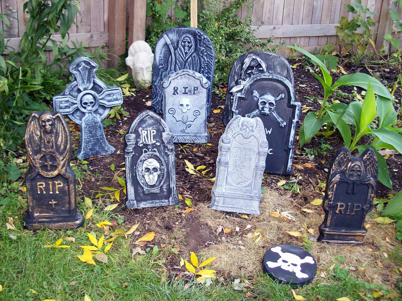 9 Halloween Tombstones & 3 Decor All Concrete - Other