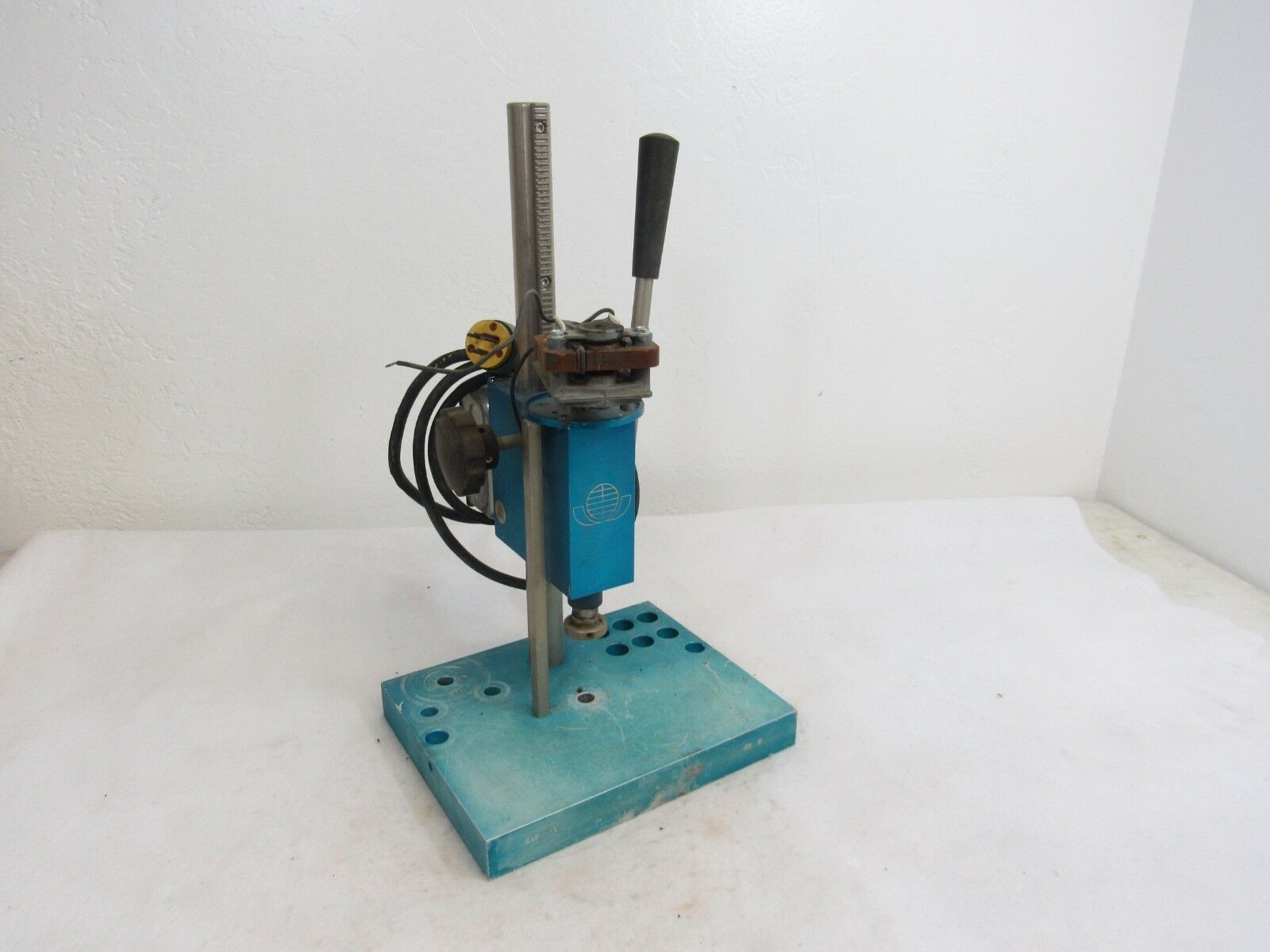 SAF1 No. 8 Manual Lever Press w/ Dayton 3M098 AC Gear Motor 623