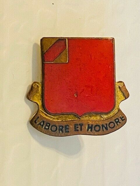 US Military 22nd Field Artillery Regiment Insignia Pin Labore Et