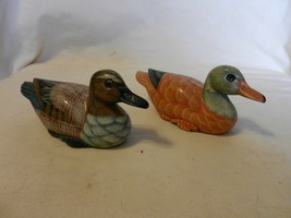 Pair of Small Decorative Duck Figurines Multi Color, 2.75&quot; Tall - £23.81 GBP