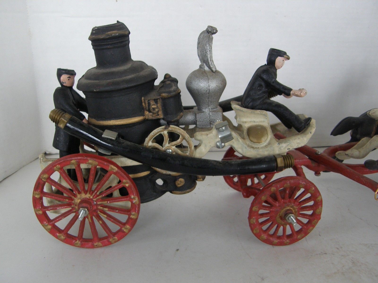 LARGE ANTIQUE VINTAGE CAST IRON 3 HORSE DRAWN FIRE PUMPER WAGON HOSES