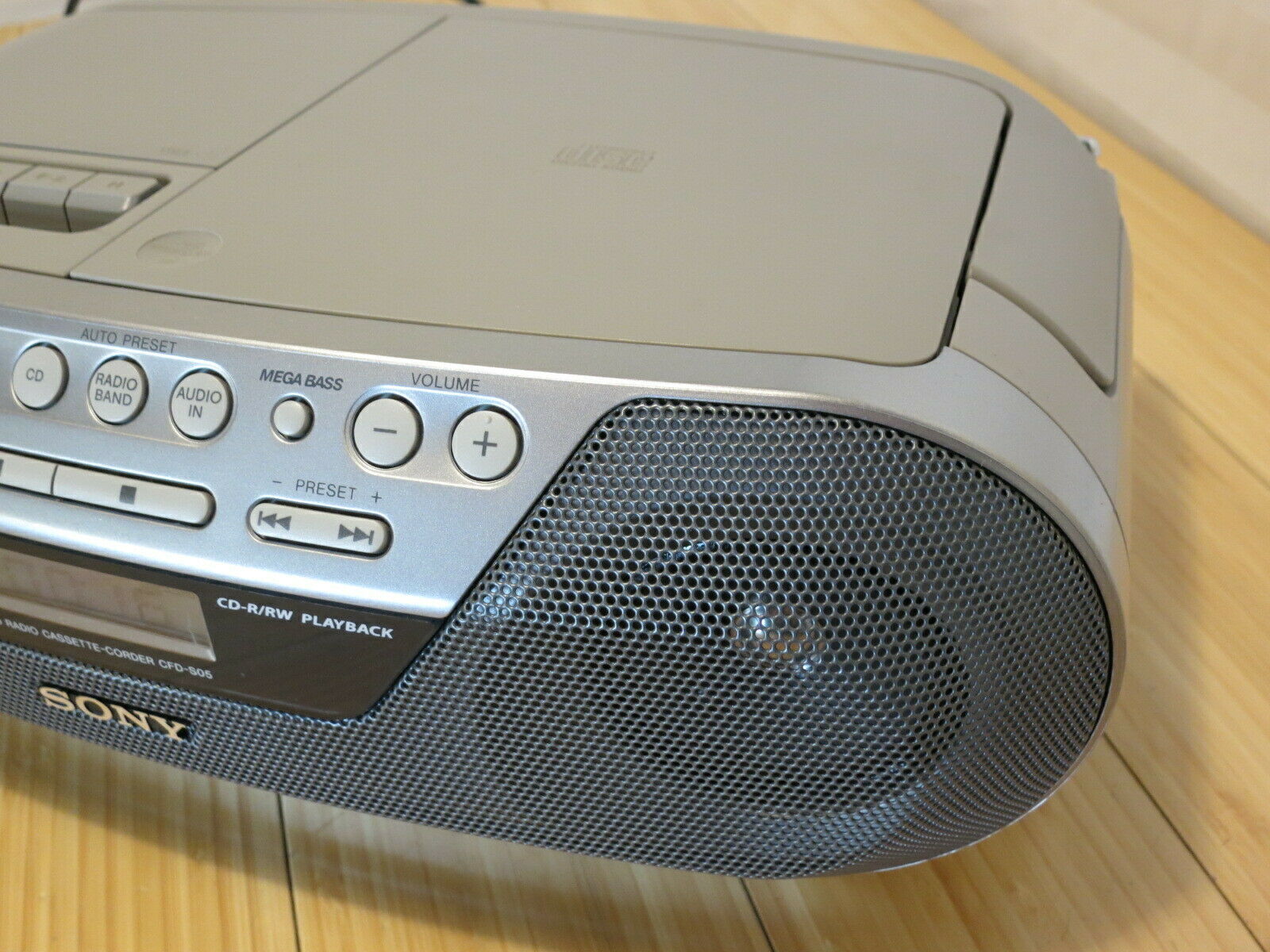 Sony CFDS05 Cassette Tape Recorder CD Player Boombox Mega Bass AM FM