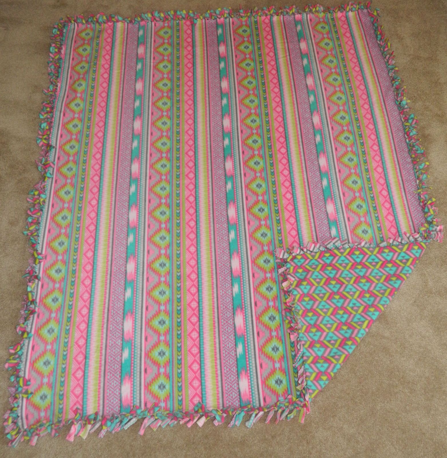 NWT Southwest Pink Teal Aztec AntiPill NoSew Fleece Blanket Large 55" x 67" Afghans & Throw