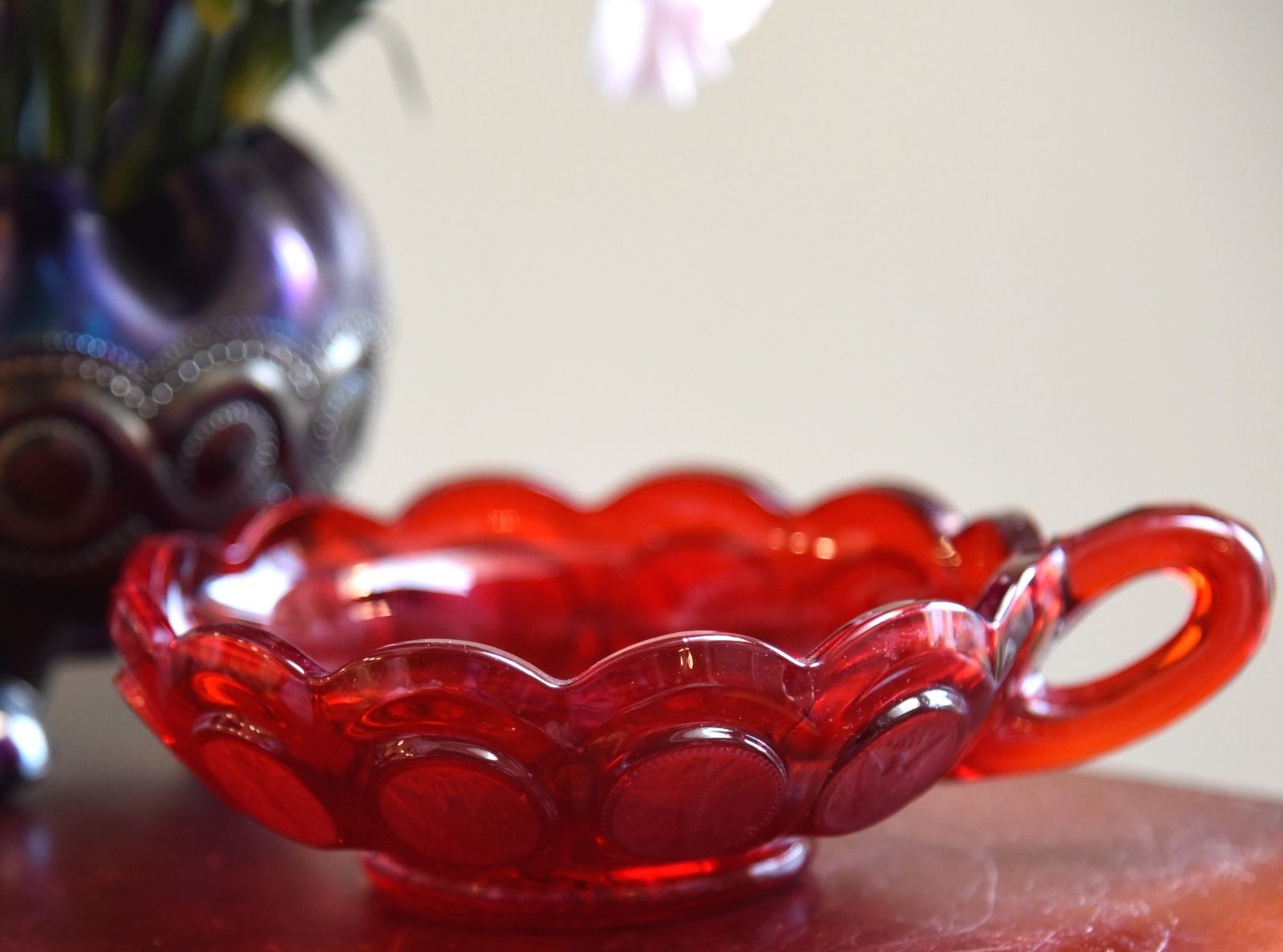 VINTAGE RUBY RED GLASS BOWL EAGLE FOSTORIA COIN HANDLED NAPPY BOWL