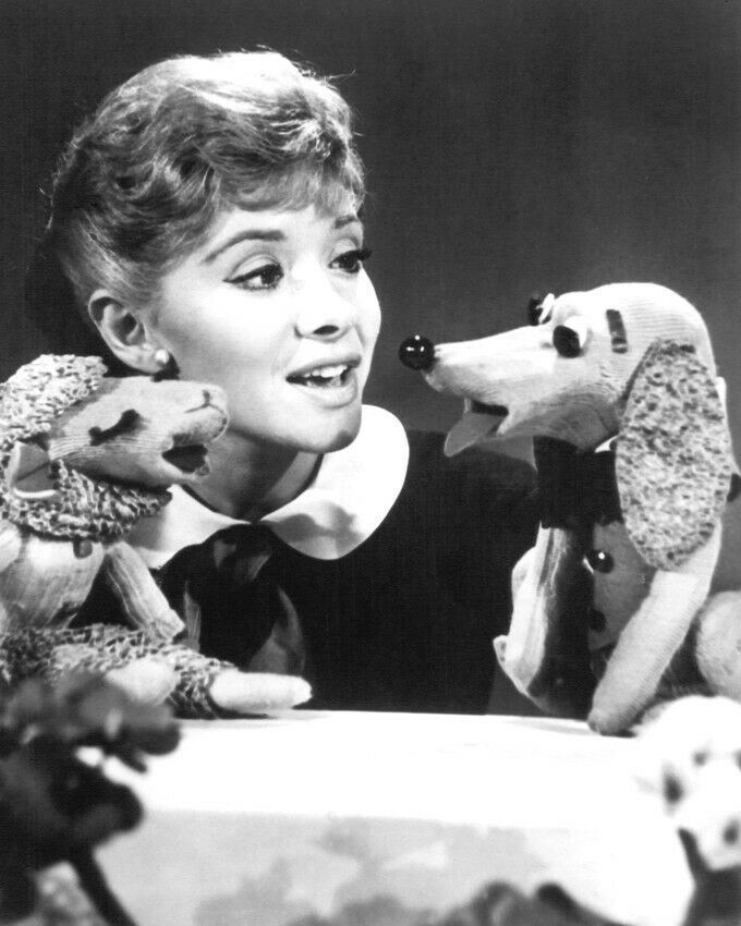 SHARI LEWIS 8X10 PHOTO WITH LAMB CHOP & PUPPET Color